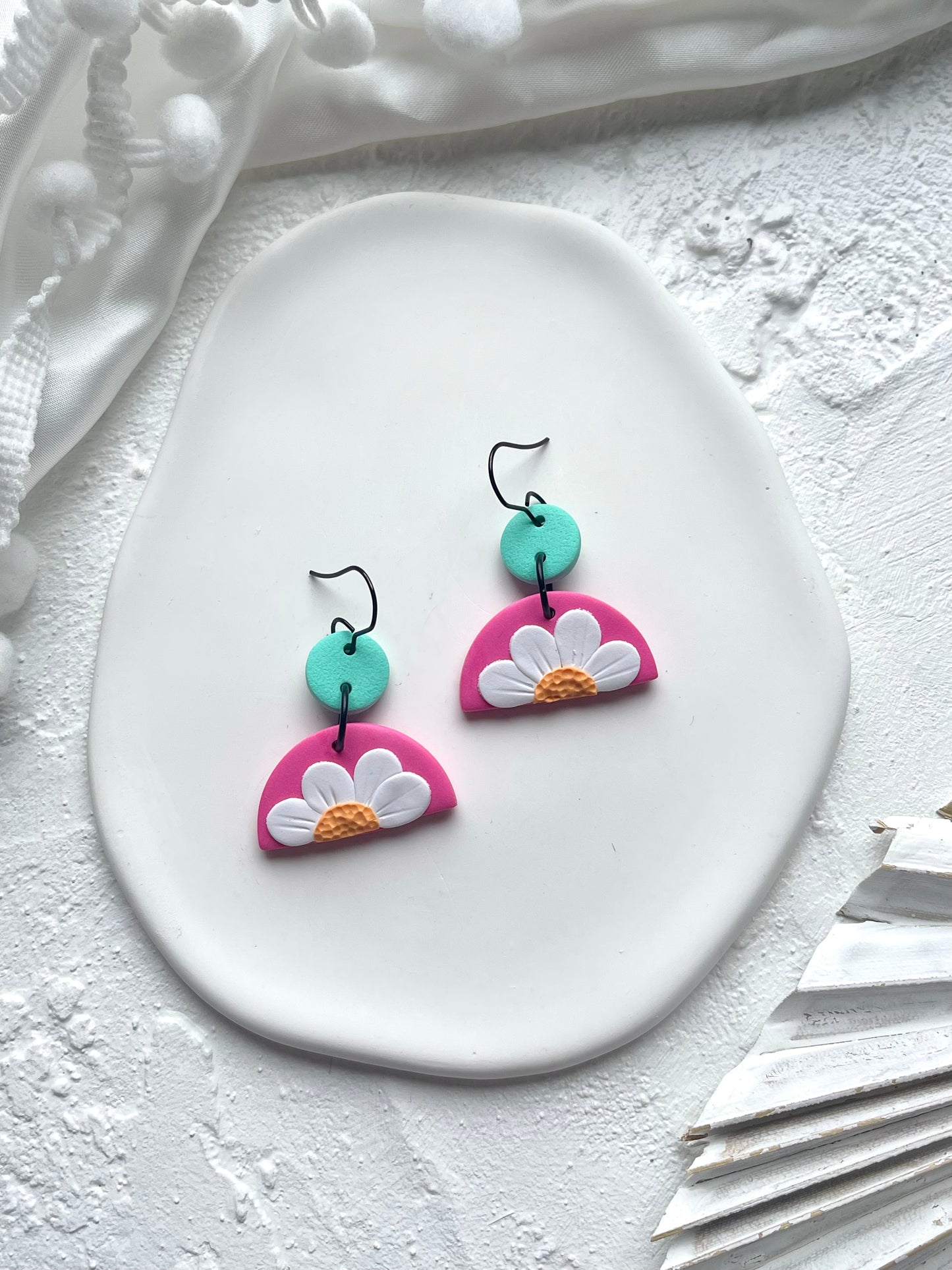 'Daisy' Small Stacked Flower Dangle