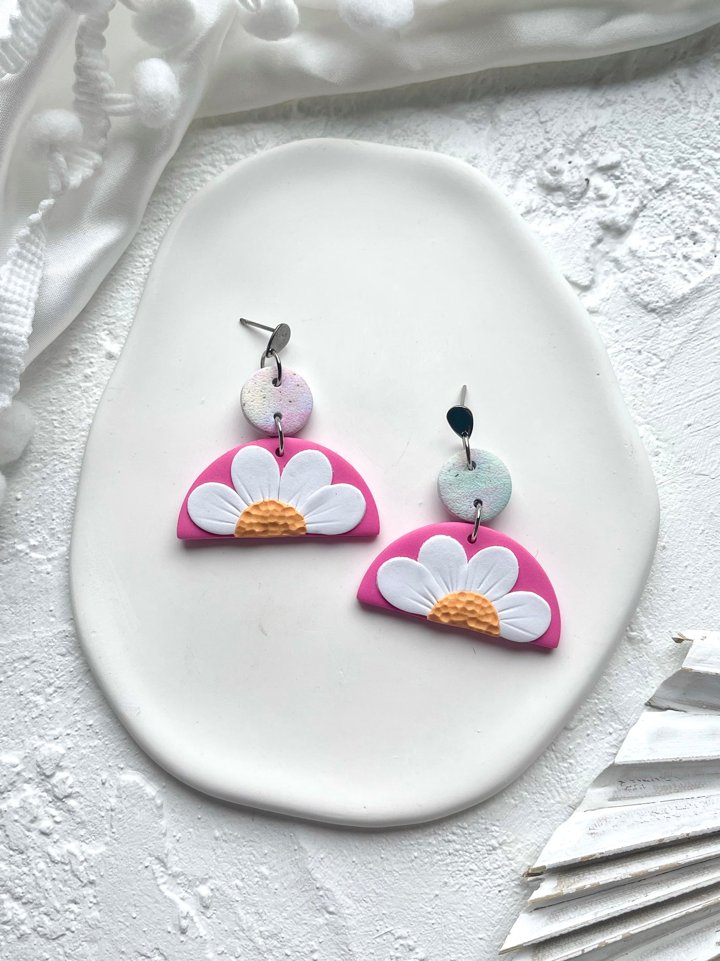 'Daisy' Large Stacked Flower Dangle