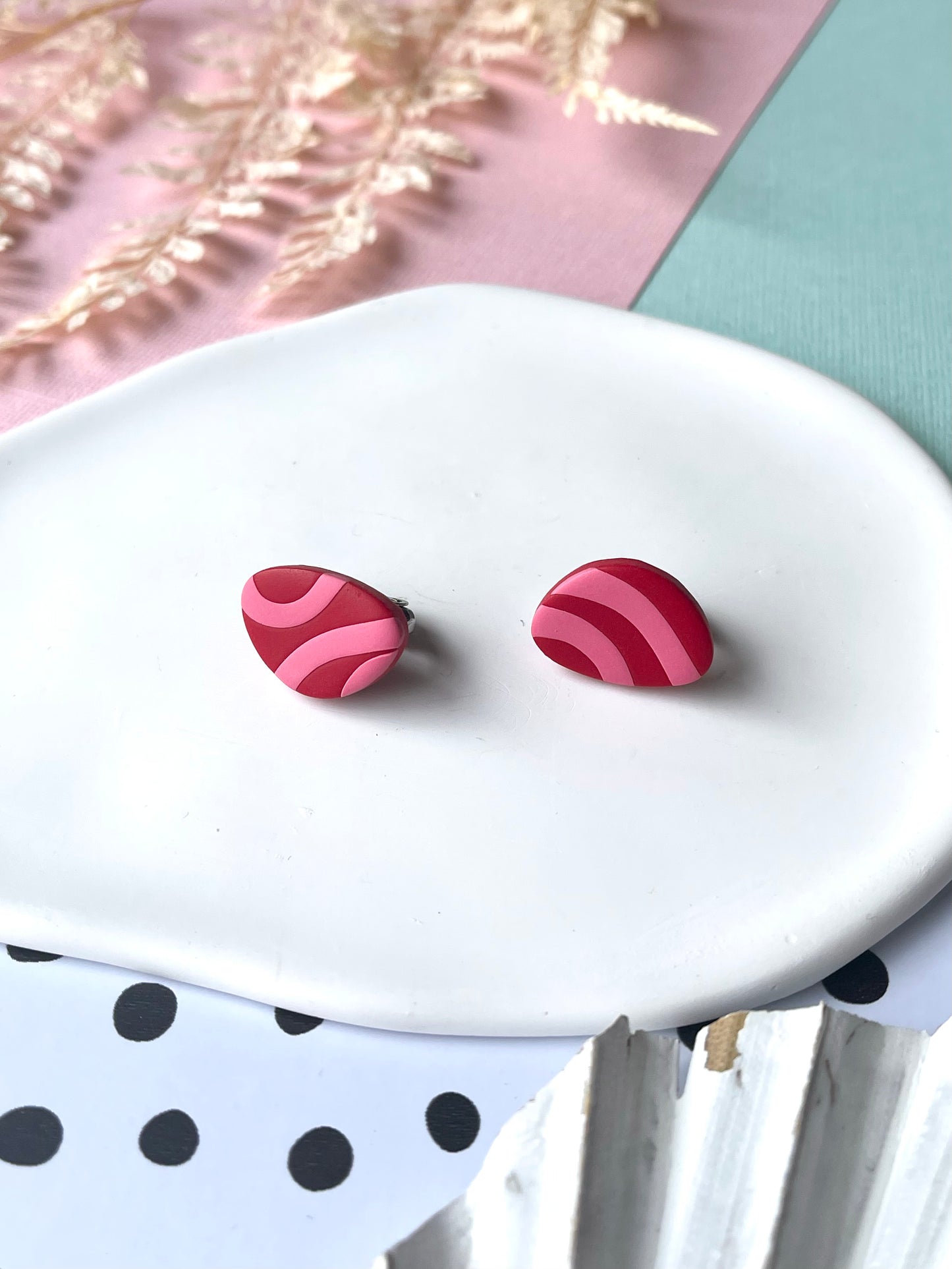 *CLIP ON* Pink Stripe Pebble Stud