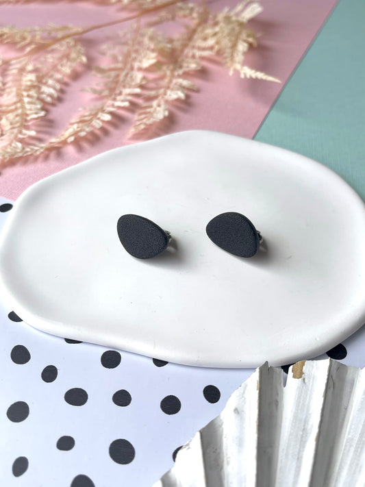 *CLIP ON* Black Pebble Stud