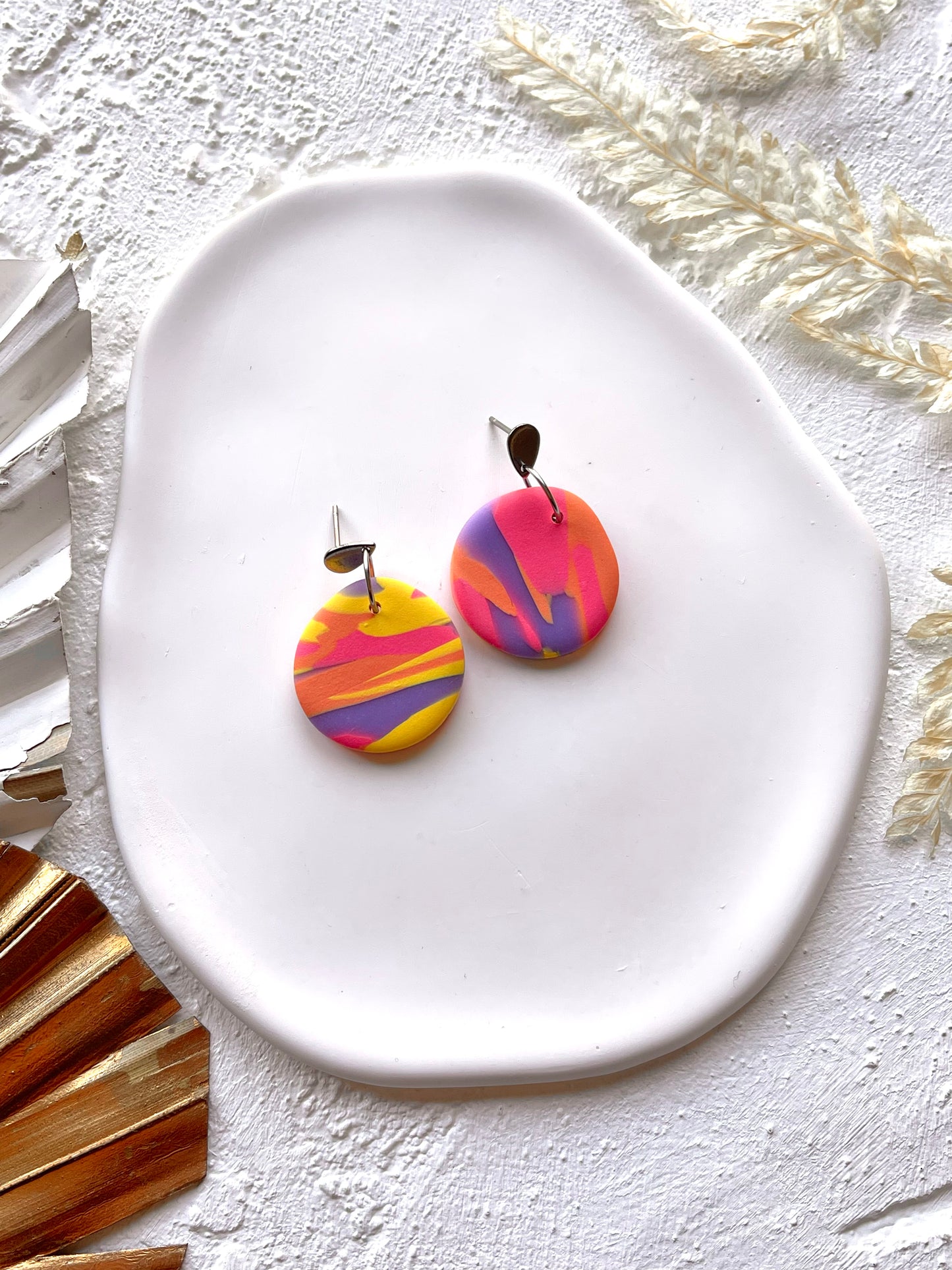 'Basic Staple' Swirl Organic circle Dangle