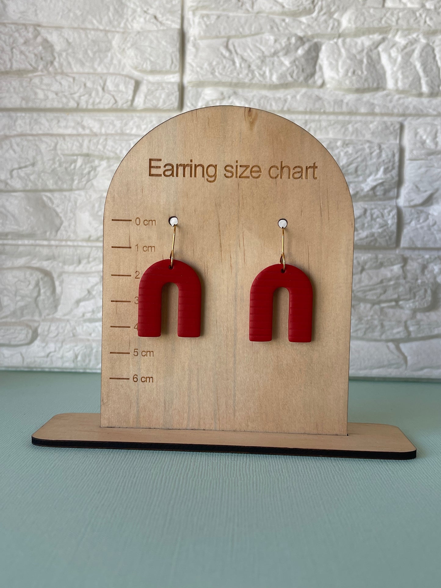'Basic Staple' Red Stripe Arch Dangle