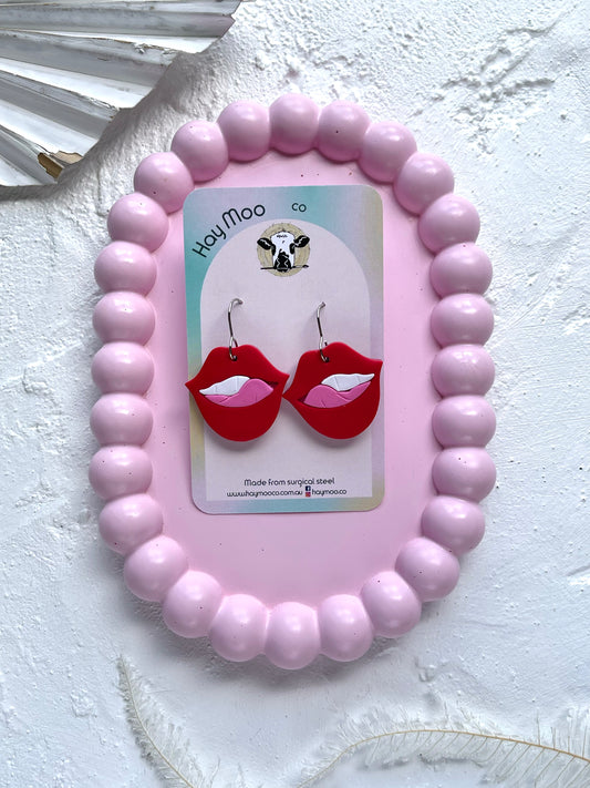 'Lips' Dangle
